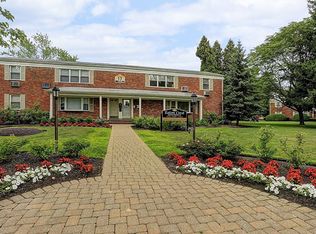 180 Eaton Crest Dr #4B, Eatontown, NJ 07724