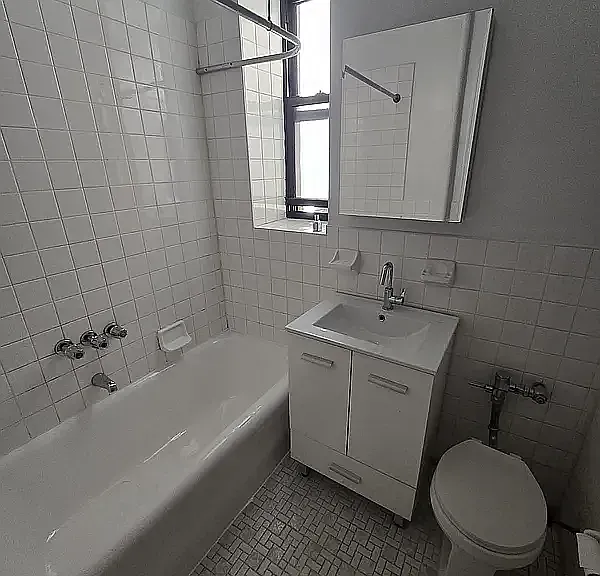 250 Ocean Pkwy — Photo 5