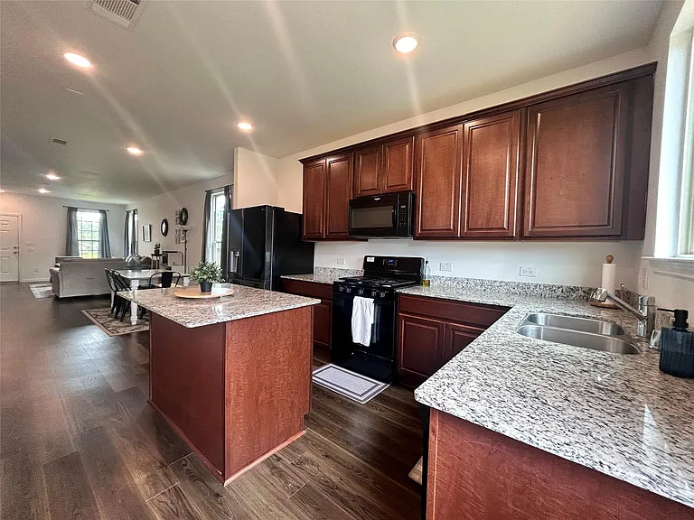 118 Ashwood Glade Dr — Photo 4