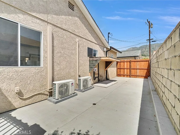 2305 Sesmas St — Photo 25