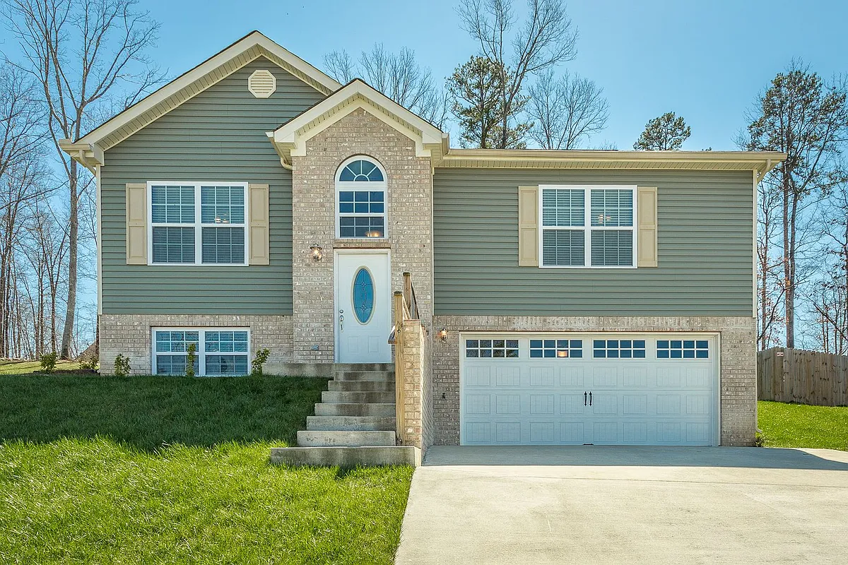 Building Photo - 2021 Short Leaf Ln