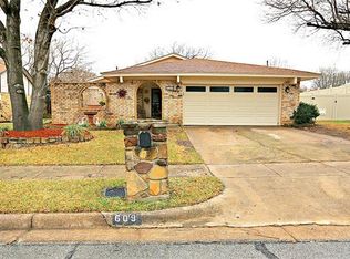609 Rusk Dr, Euless, TX 76039