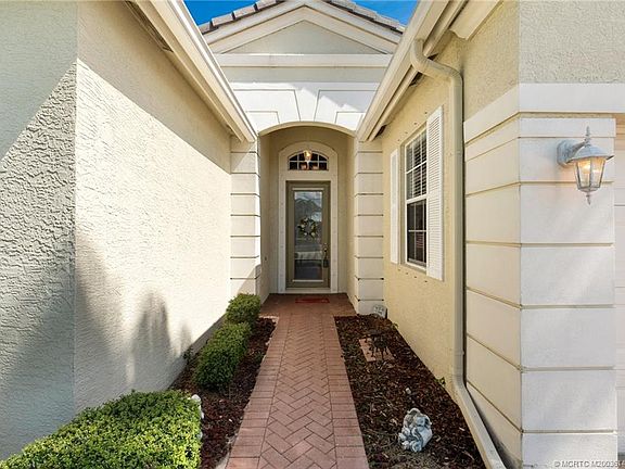 4th image of 271 SW Lake Forest Way