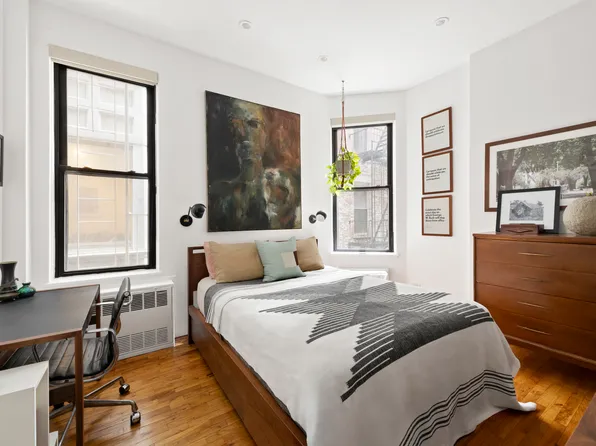 360 West 21st Street 2L image 3 of 10