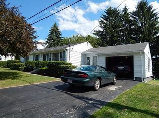 7 Dartmouth St, Fitchburg, MA 01420