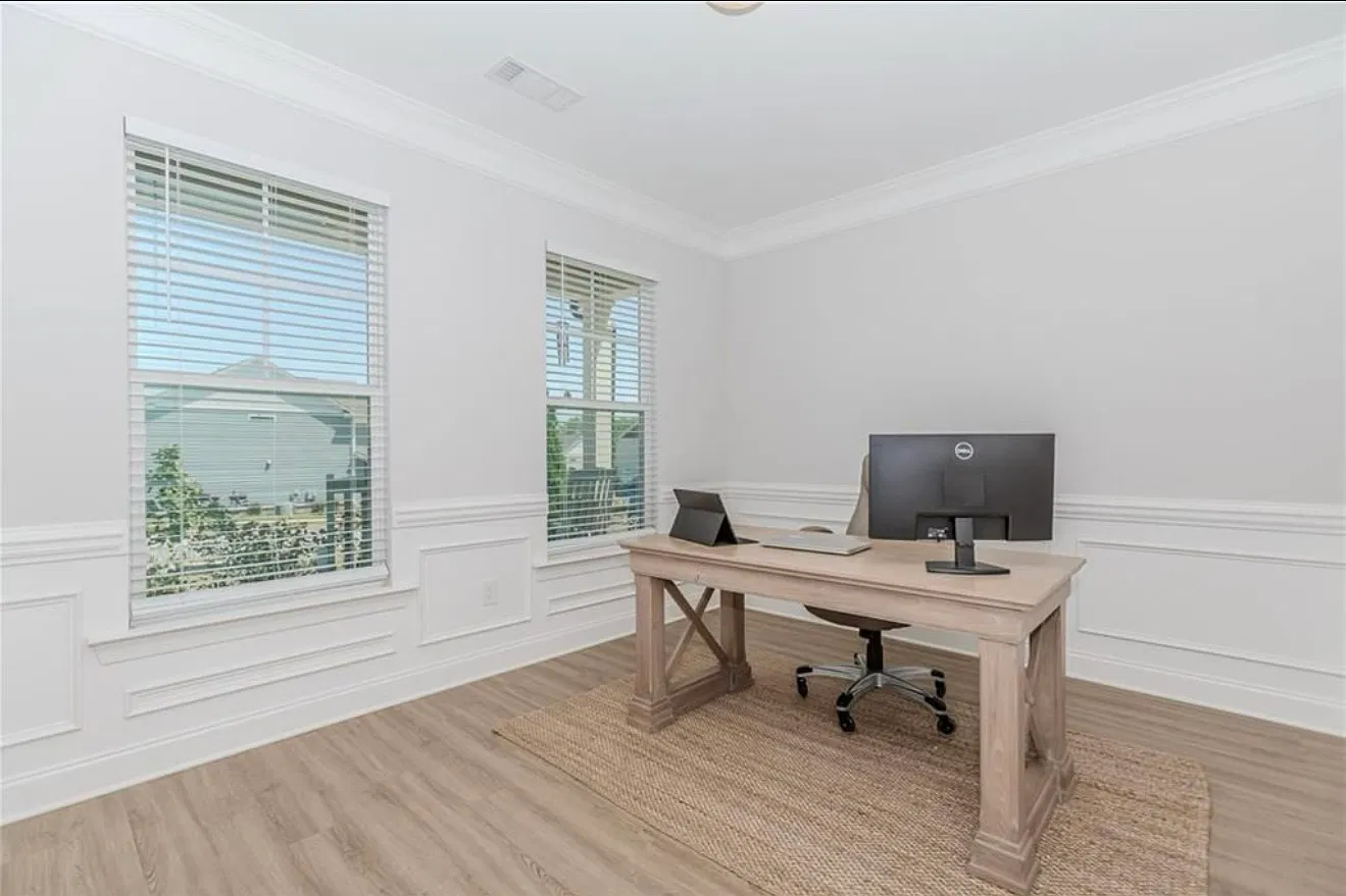 4 bed, 2.5 bath, 3083 sqft, $3,150 — Photo 2