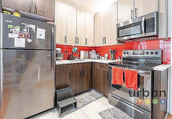 3rd image of 930 De Kalb Ave #402