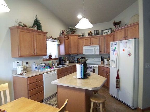2nd image of 609 Augustana Ave