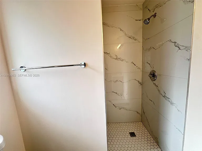 1021 SW 3rd St #4 — Photo 8