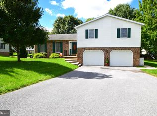 190 Hunters Ln, Chambersburg, PA 17202