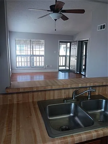 2912 Manhattan Blvd #132 — Photo 3