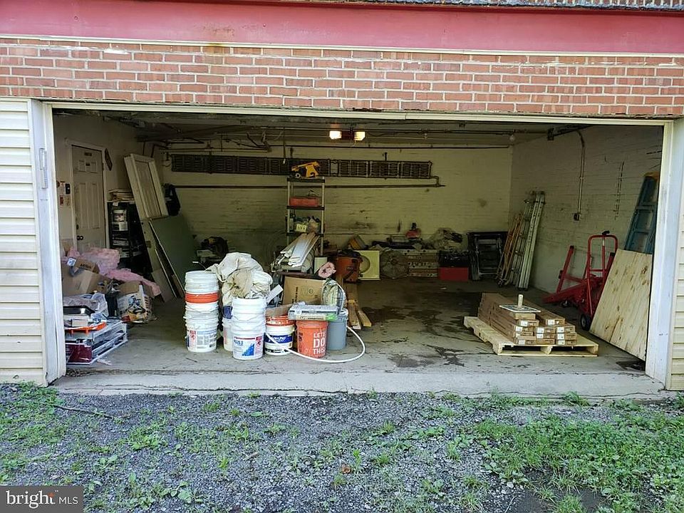2nd image of 662 E Marshall St