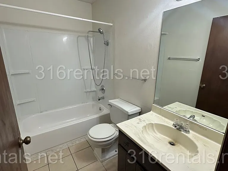 351 E Marion Ct — Photo 7