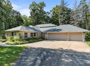 17 Arbor Ln, Appleton, WI 54915