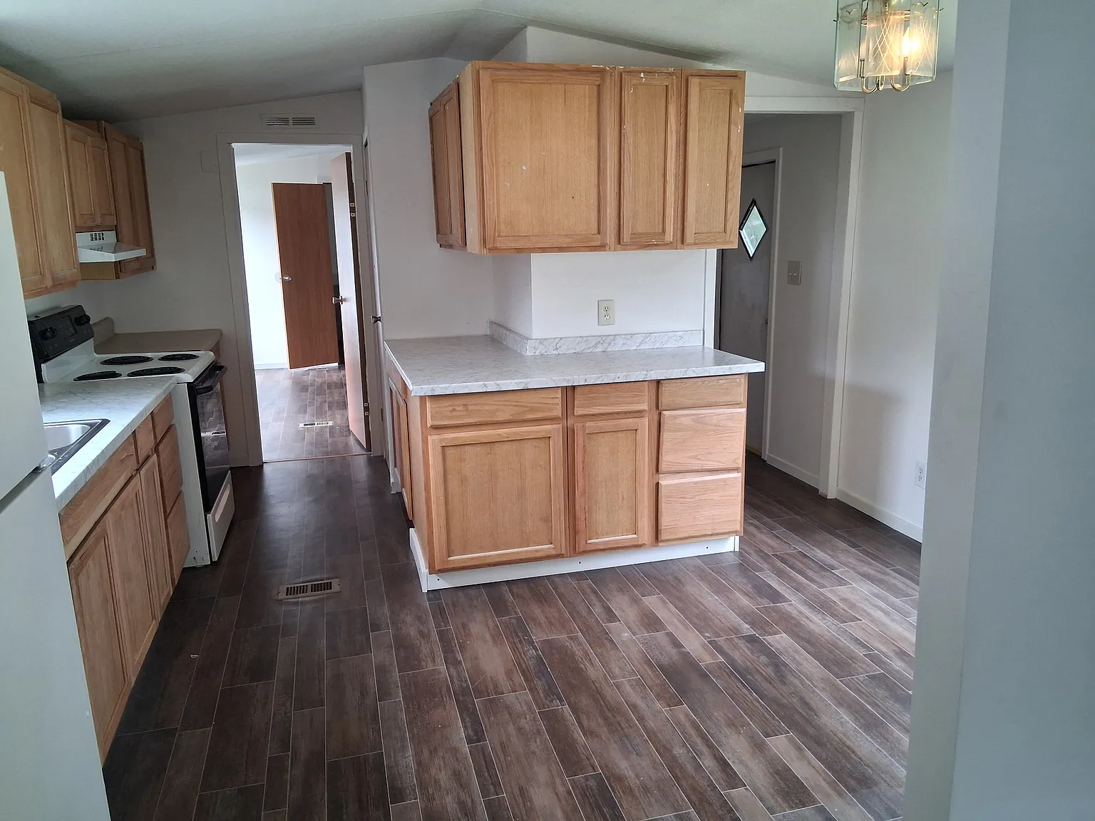 3 bed, $1,200 — Photo 2
