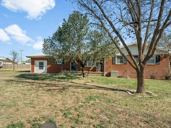 707 12th St, Shallowater, TX 79363