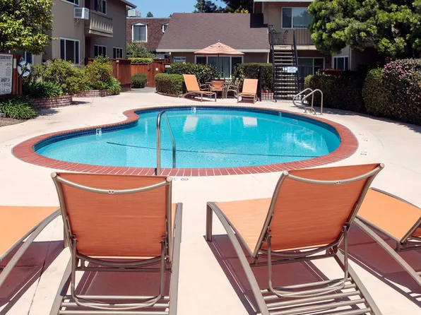 El Prado, 666 S El Monte Ave #2, Los Altos, CA 94022