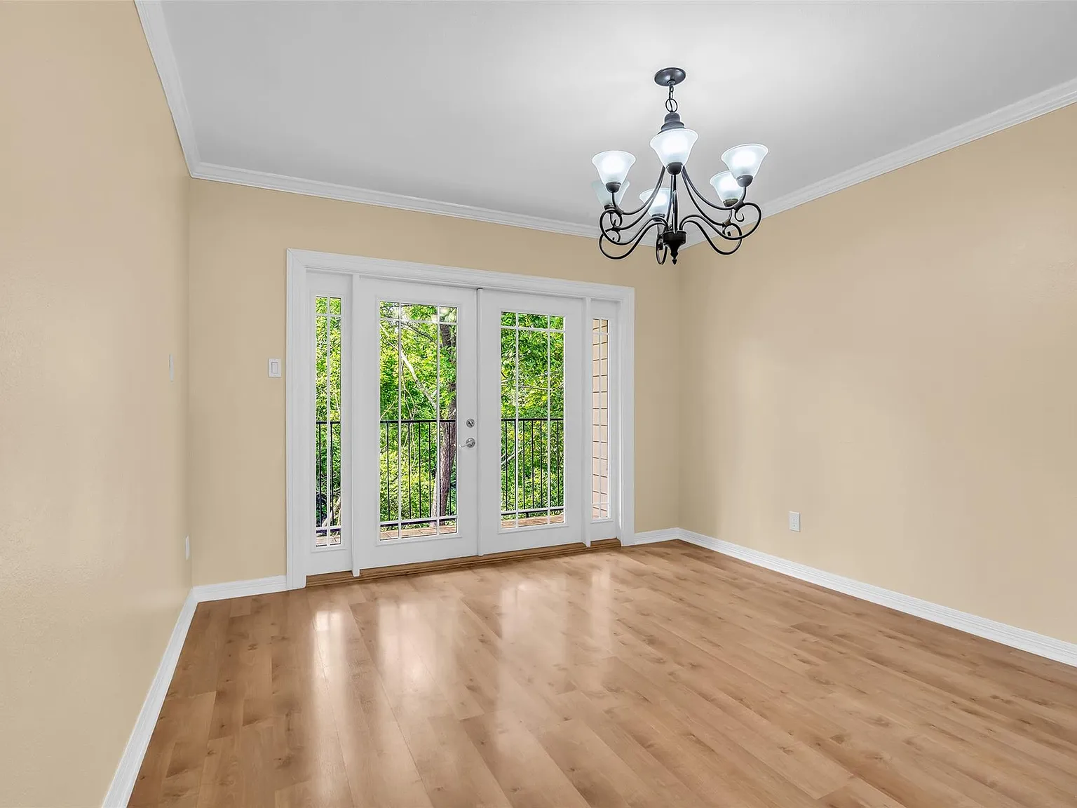 2 bed, 2.0 bath, 1158 sqft, $1,900 — Photo 1