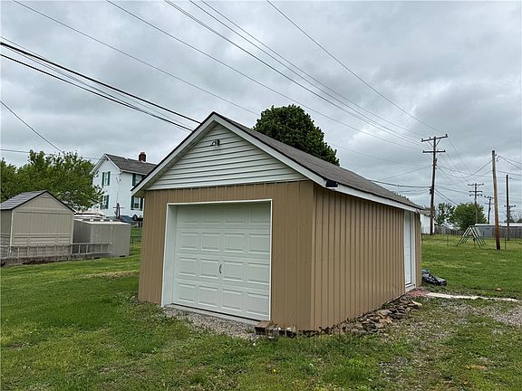 4th image of 802 8th St