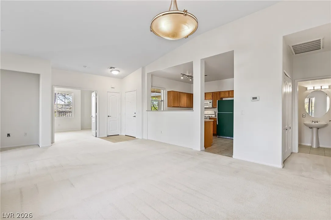 2 bed, 1.5 bath, 1159 sqft, $1,750 — Photo 4