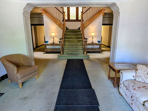 4th image of 3214 Berkshire Rd APT 302