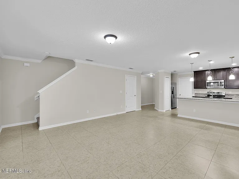 452 Walnut Dr — Photo 13