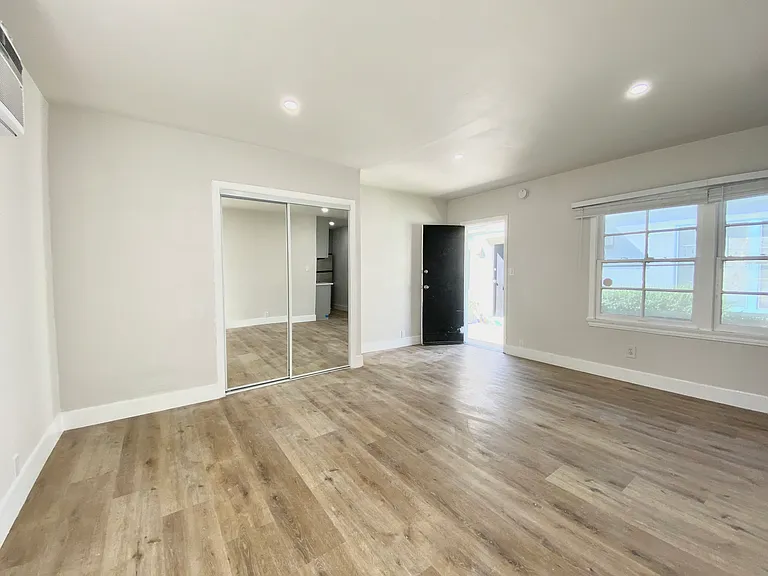 14532 Dickens St #4 — Photo 3