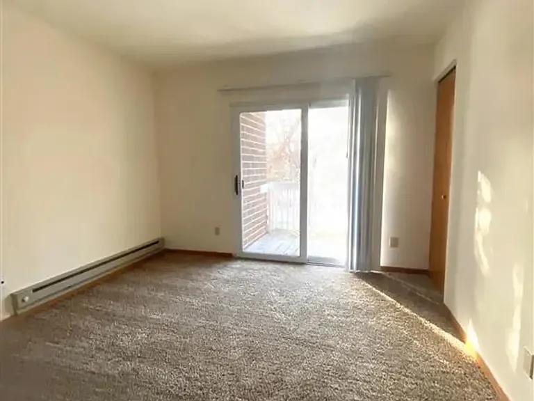 Summit Hill Apartments — Photo 11