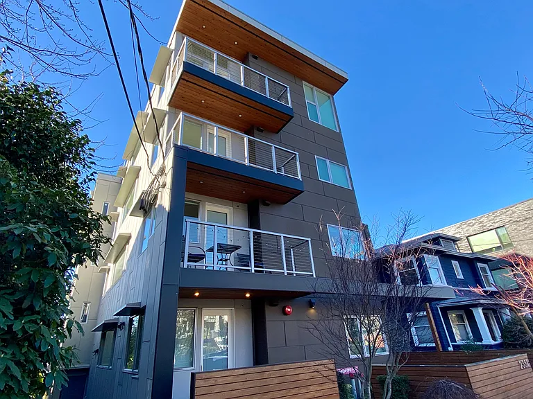 2351 Franklin Ave E #101 — Photo 2