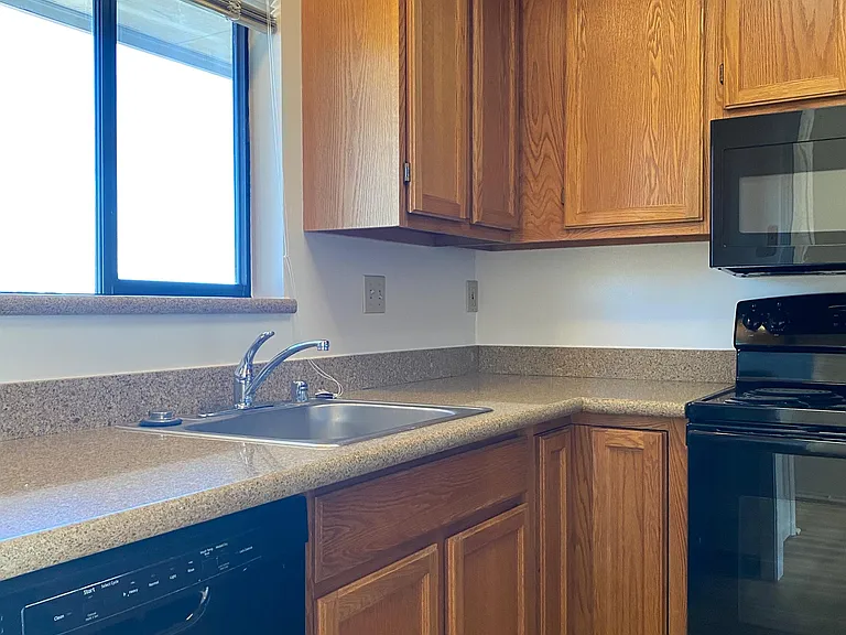 1117 Laguna Ave #5 — Photo 4