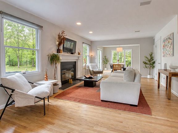 2nd image of 51 Alewive Brook Rd