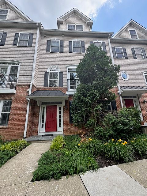 1st image of 748 Moore Ave