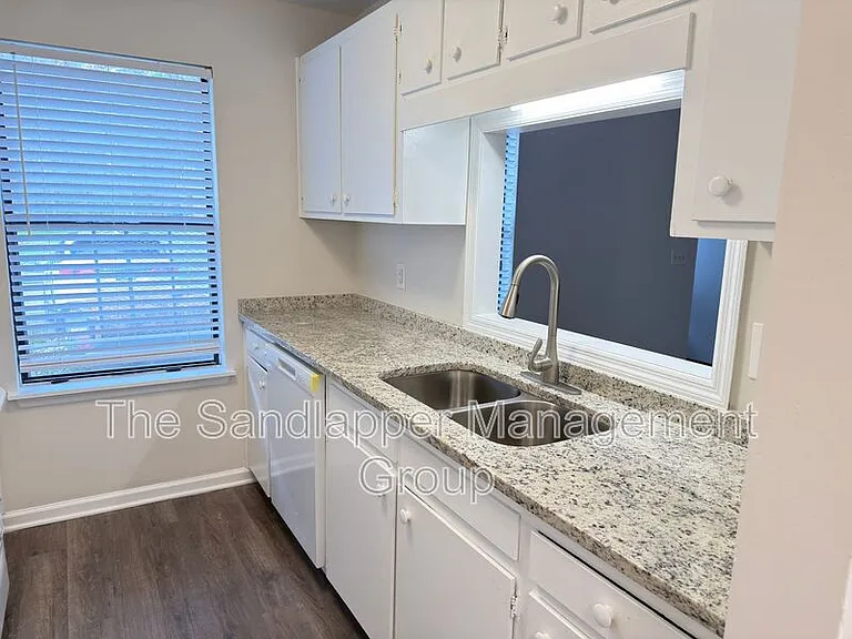 186 Dorchester Manor Blvd #B — Photo 6