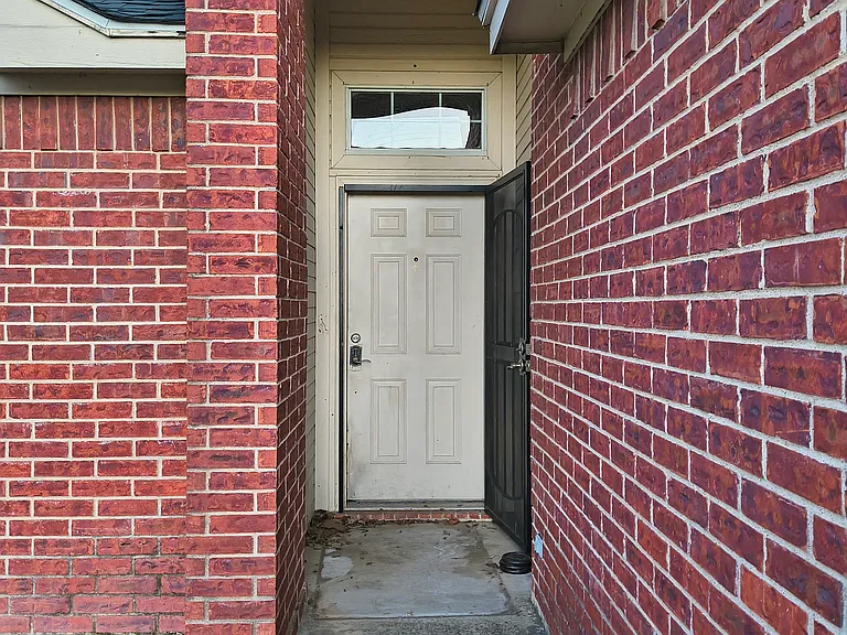514 Power Dr — Photo 2