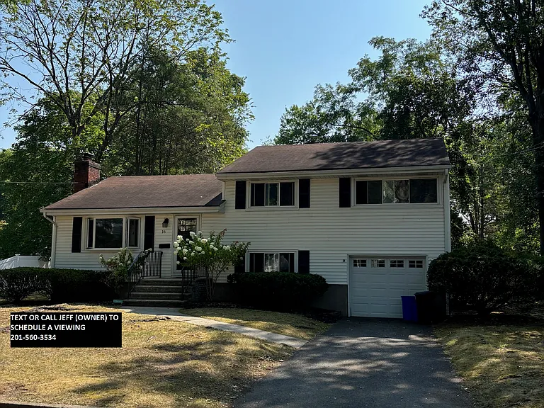 16 Spruce Pl — Photo 1