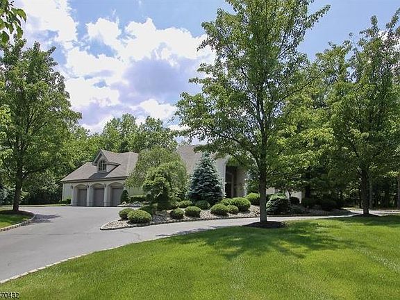 2nd image of 6 Hawkes Ct
