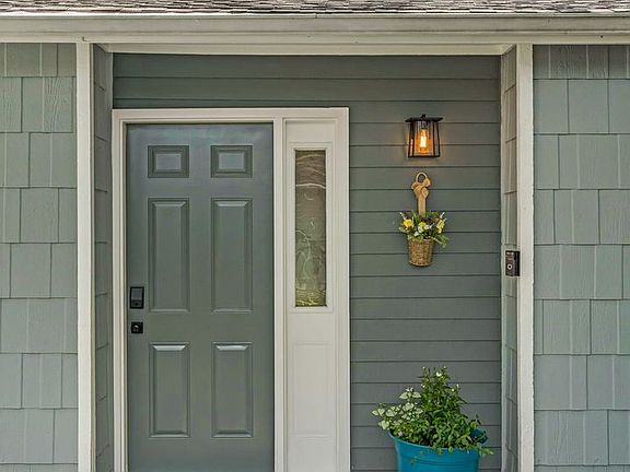 5th image of 2421 Brook Ln