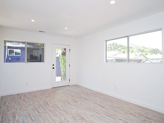 3rd image of 543 Kendall Ave