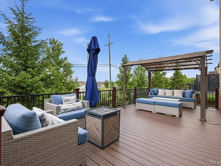 4810 E Stonegate Cir — Photo 45