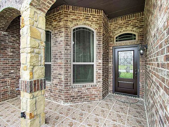 3rd image of 113 Germantown Cir