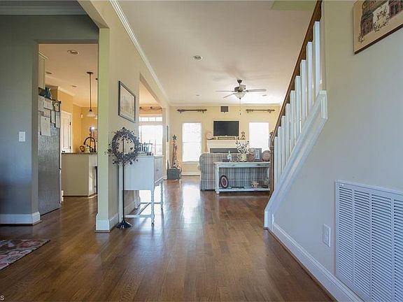 3rd image of 116 Winsome Laurel Ln