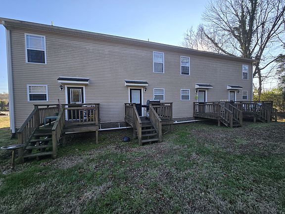 4th image of 805 E Railroad St