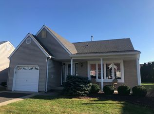 4 Sandhurst Ct, Toms River, NJ 08757