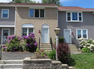 17 Oakwood Cir APT 2, Goffstown, NH 03045