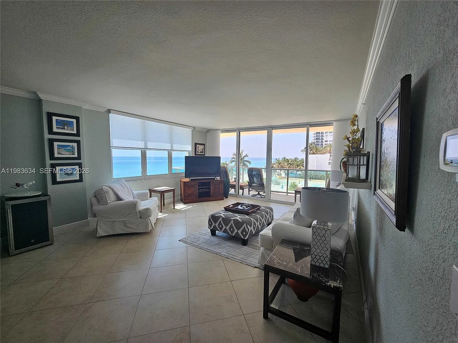 The Wave Condo — Photo 3