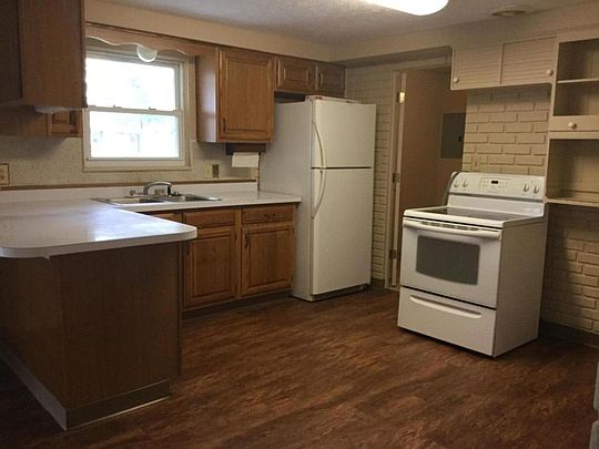 3rd image of 6883 Gilette Dr