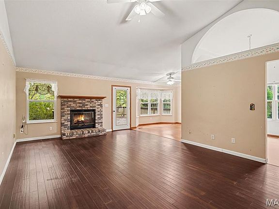 5th image of 875 Crider Ln