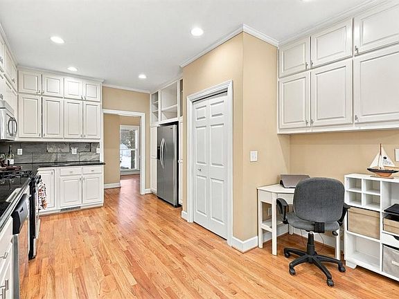 4th image of 5785 Nash Commons Dr