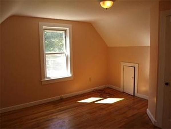 2nd image of 4B Gillespie Rd #3