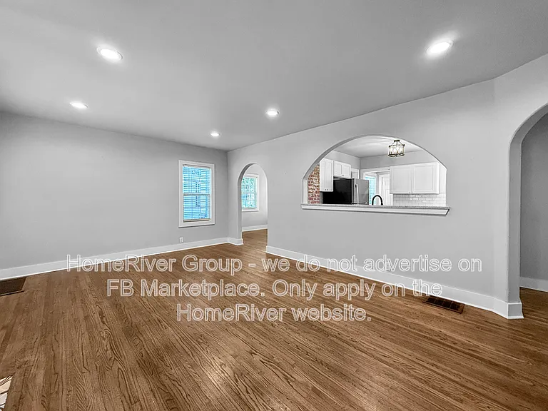 115 S Knoxville Ave — Photo 2